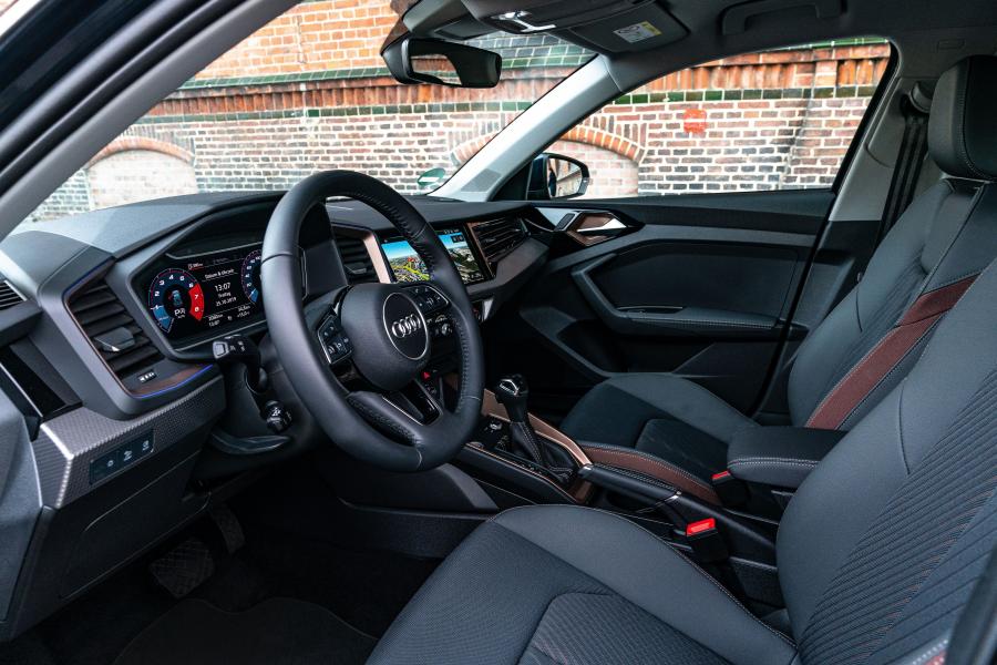 Интерьер Audi A1 citycarver 2019 года  (WW) (фото 9 из 20)